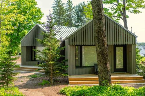 Algonquin Highlands Casa | Sauna Trail Hideaway at Dimensions - Cabin Seven