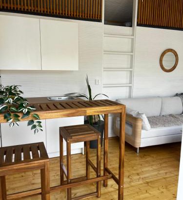 Pori Chalet De Esquí | Sauna, tupa ja poreallas joen varrella