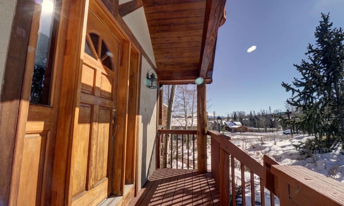 Wildernest Condominio | Sauterne Sanctuary 3br 3ba 3 Bedroom Home by RedAwning