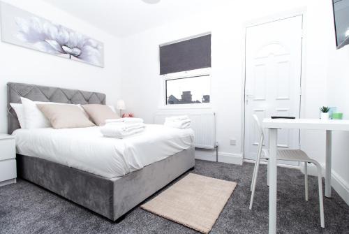 Marlborough Casa | SAV Stays-4 Bed Town House, Harrow