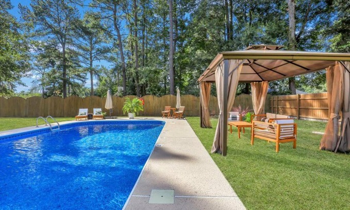 Savannah Casa | Savannah 5BR Pool, Jacuzzi, Firepit, Sports, Games
