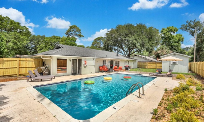 Whitemarsh Island Casa | Savannah Pool Home, Game Rm, Sleeps 8, Pet Frndly