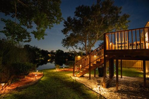 Whitemarsh Island Casa | Savannah Lakefront Retreat near Tybee Beach with King Bed and Free Parking