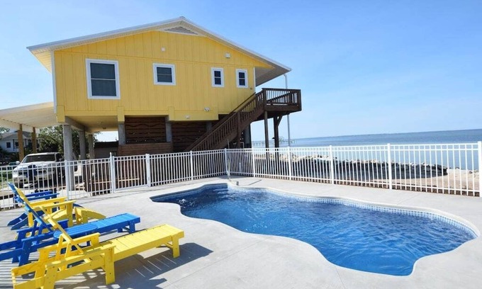 St. George Island Casa | ¡Agua por todas partes! Vistas de agua de 180 grados! Piscina, HotTub, Muelle, Sala de juegos