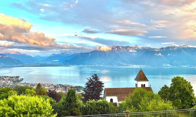 Chardonne Casa | Savor one of the most iconic views in the world and the Lake Geneva region!