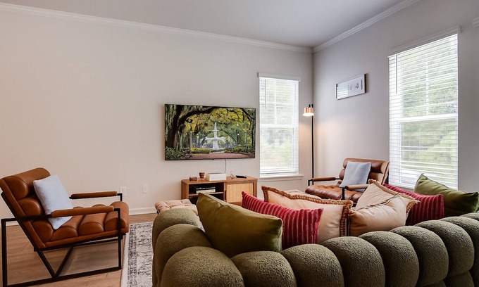 Pooler Casa | SavvyRetreat KingBed-Pool-Gym-15 Mins to Downtown SAV
