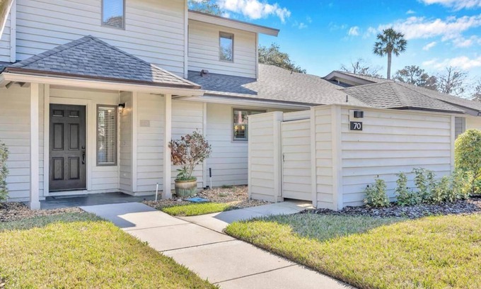 Palm Valley Condominio | Sawgrass Serenity - Luxury retreat w pool & patio