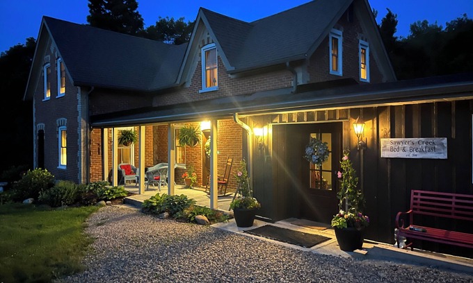 Algonquin Highlands Cama Y Desayuno | Sawyer's Creek Bed and Breakfast
