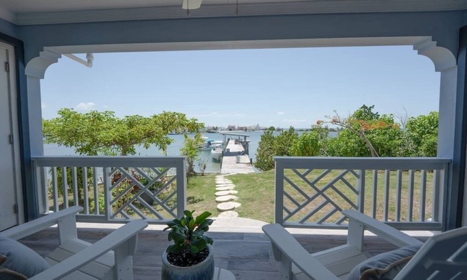 Treasure Cay Casa | Sawyer’s Seabreeze | Waterfront | Private Dock | Bunk Beds