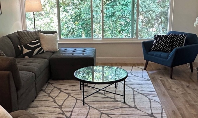 Upper East Condominio | SB Mission Garden Getaway