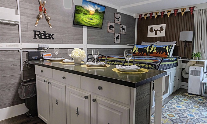 Snowshoe Condominio | SC 2209: Your cozy summer oasis with bunk beds and pool!
