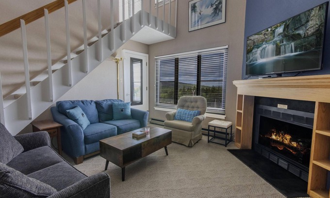 Snowshoe Condominio | SC 5313: Appealing 2BR with loft & private balcony. Perfect for summer w/pool!