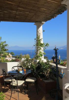 Marina Grande Cama Y Desayuno | Scala Fenicia 14 by CapriRooms