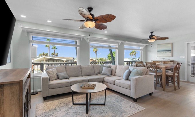 Port Isabel Casa | Scallop Luxury Villa 4 bed 4 bath