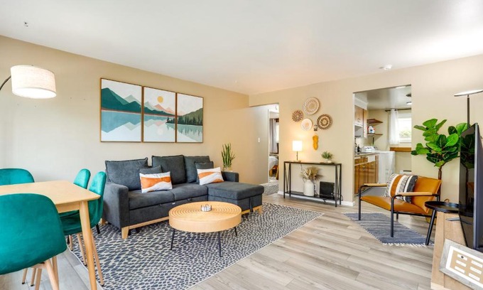 Old Ballard Apartamento | Scandi Boho Seattle Apartment, Walk to Waterfront!
