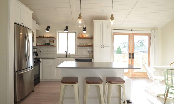 Covington Casa | Scandi Inspired House, great walkability, homebase to city and mountains