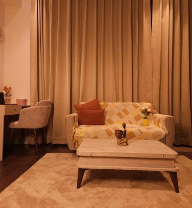 Gurugram Apartamento | Scandinavian Haven 11 - Sunset Balcony & Kitchen