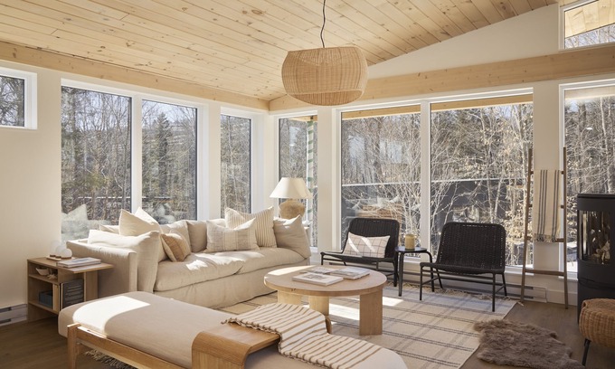 La Conception Cabina | Scandinavian inspired 2 bedroom cabin near Mont Tremblant | Hot tub | Fireplace