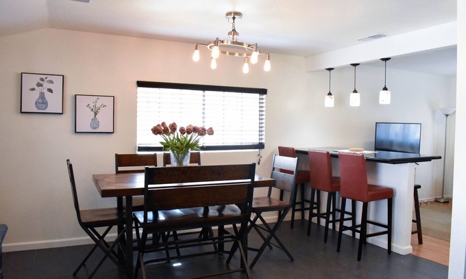 Van Nuys Casa | Scandinavian on Sylvan