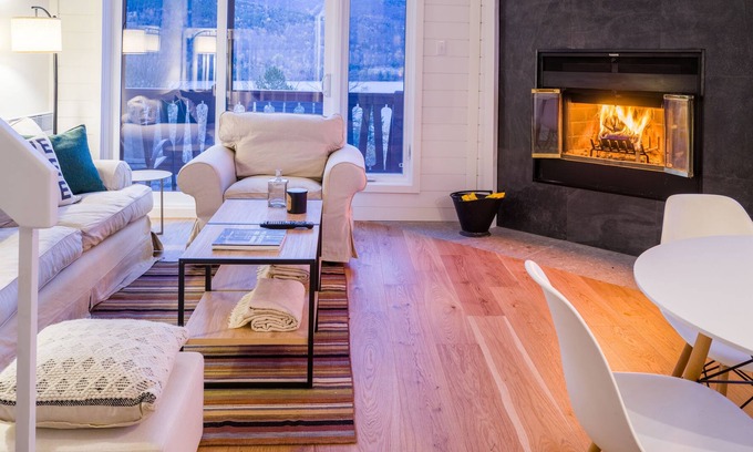 Mont-Tremblant Condominio | Scandinavian style 2BDR Mezzanine with Lake and Mountain View