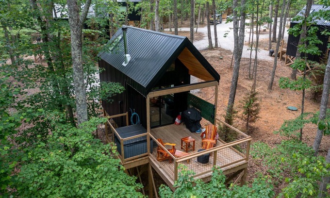 Monteagle Cabina | Scandinavian Treetop Bliss @ Terralodge