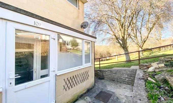 Batheaston Casa | Scarlet House