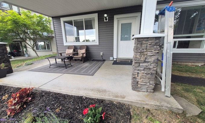 McMillan Apartamento | Scenic 2 bedroom walkout suite with hot-tub and outdoor pool.