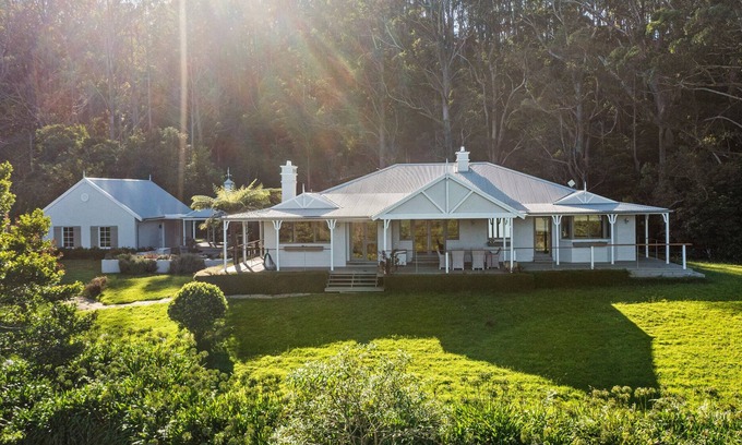 Knights Hill Casa | Scenic 4-Bed Hilltop Getaway with Stunning Views