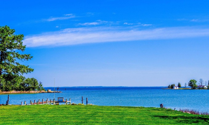 Cambridge Casa | Scenic and private waterfront eastern shore home.