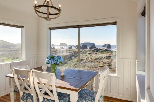 Bandon Casa | Scenic Bandon Vacation Rental with Beach Access!
