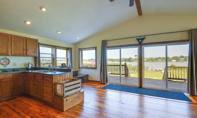 Cape Vincent Casa | Scenic Cape Vincent Retreat: Walk to Marina!