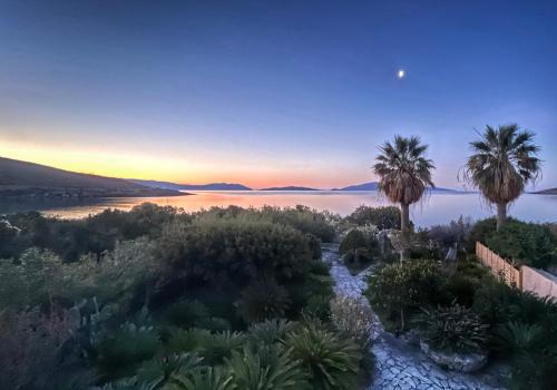 Karystos Apartamento | Scenic Coastal Getaway