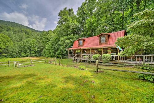 Highlands Casa | Scenic Creekside Cabin with Wraparound Porch!