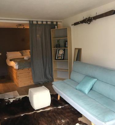Les Varcins Apartamento | Scenic fully equipped studio
