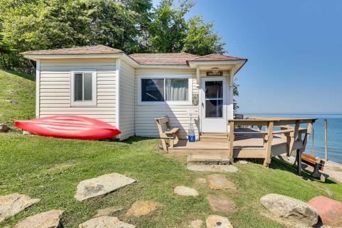 Geneva-on-the-Lake Casa | Scenic Geneva Cottage with Lake Erie Beach Access!
