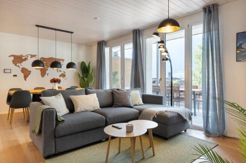 Lungern Apartamento | Scenic Holiday Apartment with Balcony Views