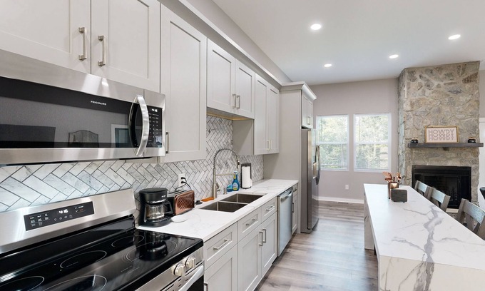 Roaring River Casa | Scenic Home- Close to water activities with fireplace, W/D, & AC