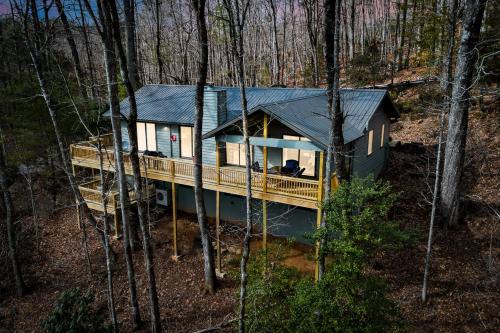 Sapphire Casa | Scenic Home with Fire Pit and Sapphire Valley Perks!