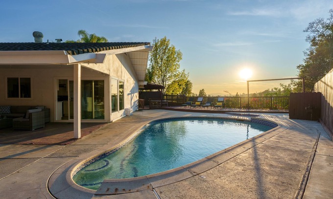 Granada Hills North Casa | Scenic Los Angeles Home with Pool