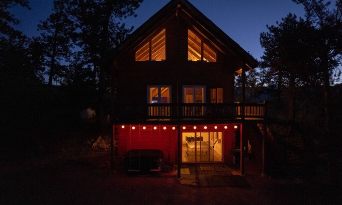 Cripple Creek Cabina | Scenic Mountain Views + Hot Tub | Sleeps 11 + Pets