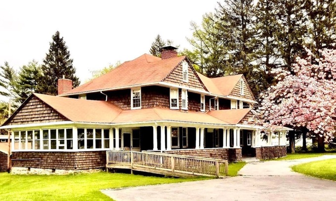 Waynesboro Casa | Scenic Mountaintop Villa with Free WiFi & Pool