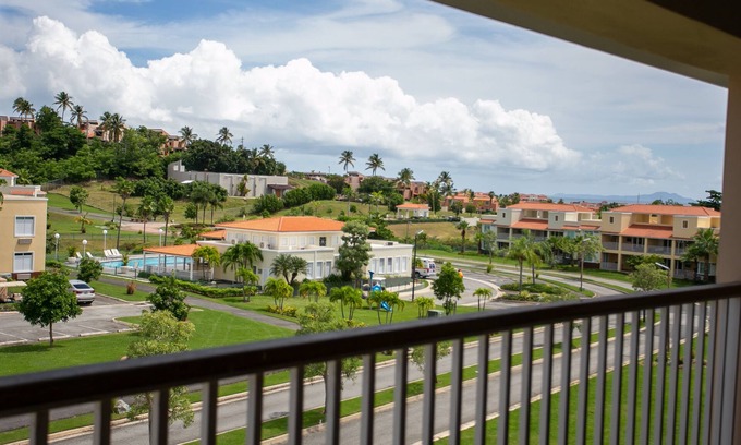 Candelero Abajo Apartamento | Villa escénica e increíble, hermosa piscina y enorme terraza en la azotea (HL9E)