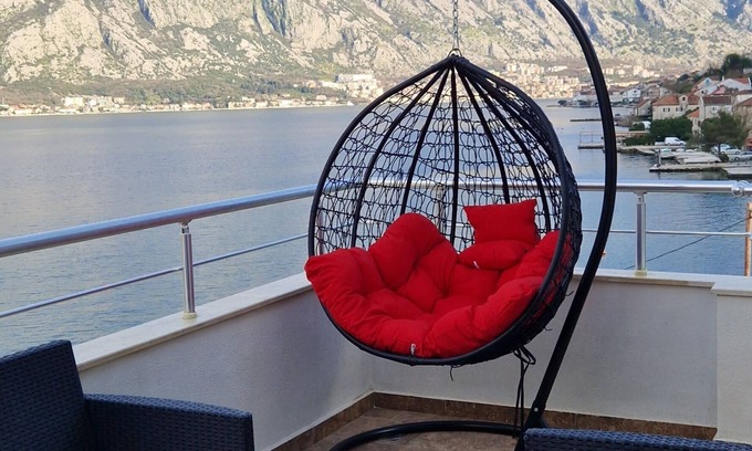 Prcanj Apartamento | Scenic penthouse apartment, sea view balcony, pet friendly, private parking