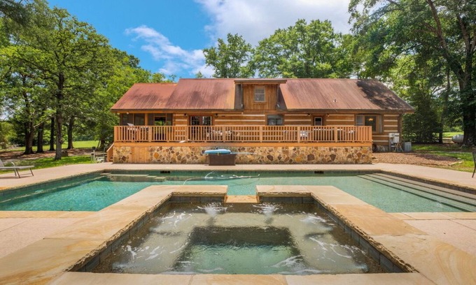 Toomsboro Cabina | Scenic Rural Oasis, 5-bedroom cabin in the heart of Georgia