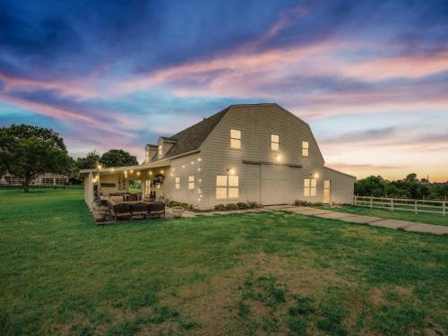 Garland Casa | Scenic Rustic Farmhouse - Gameroom+Separate Suite