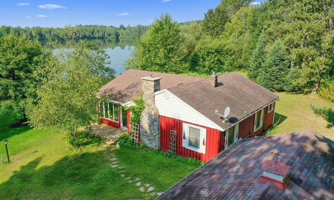 Crivitz Casa | Scenic, Serene Lakefront Cabin — Wood Stove