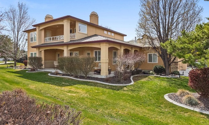 Southeast Boise Casa | Scenic Serenity in Immaculate Custom Home with Breathtaking Mountain Views | Community Pool & Gym!