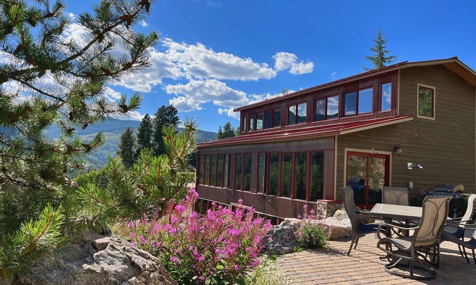 Red Cliff Casa | Scenic Solar Powered 4-bedroom Mountain Home Near Vail