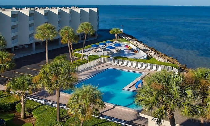 Rocky Point Hotel | Scenic Tampa Escape! Balcony w/ Bay View, Outdoor Pool & Free Parking!