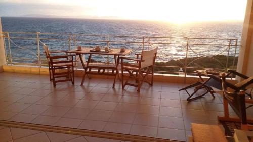 Saronida Apartamento | Scenic View Apartment by Saronida Beach